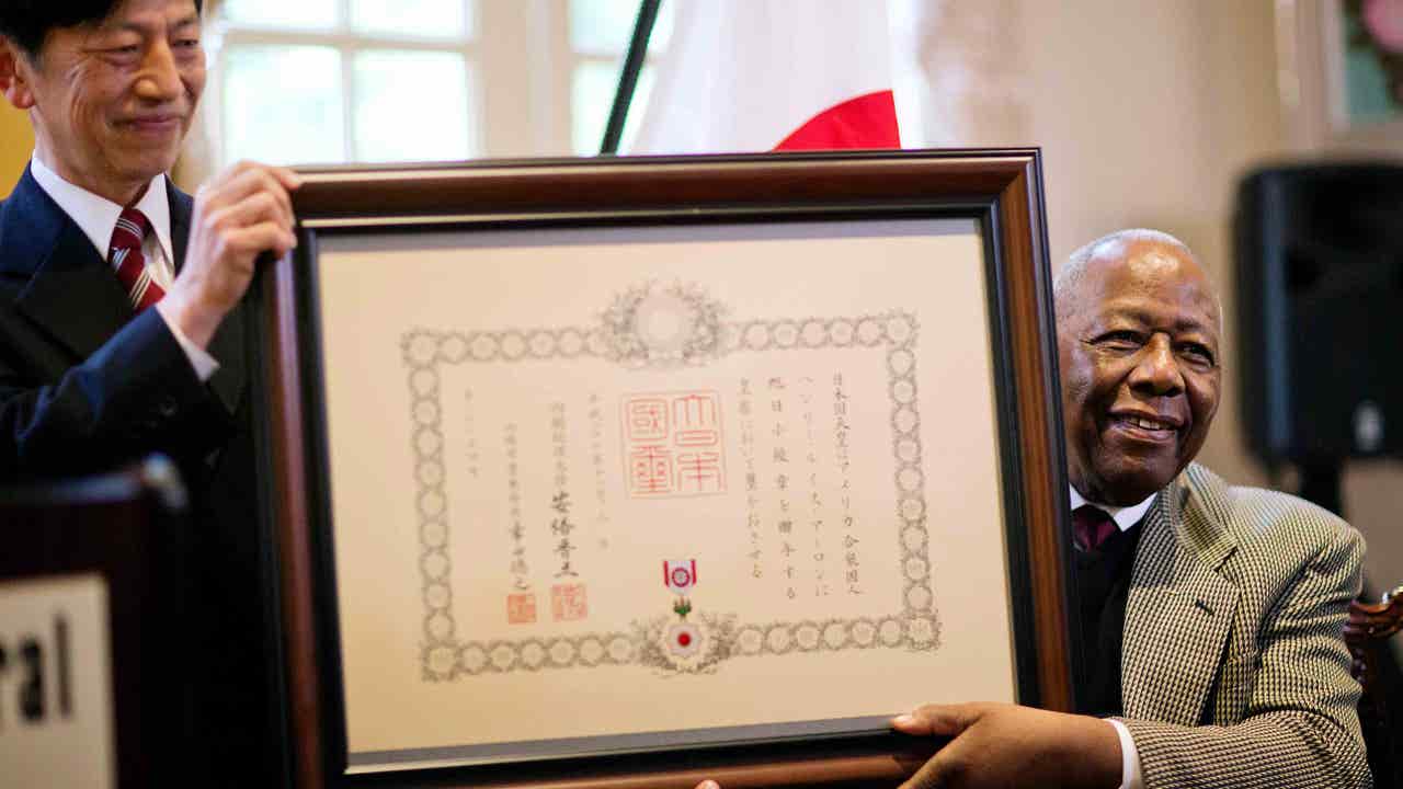 Japan honors Hank Aaron with Order of the Rising Sun